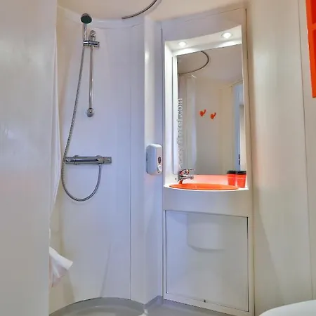Easyhotel Hotel *