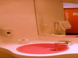 イージーホテル