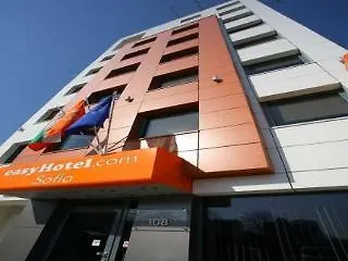 イージーホテル ホテル
